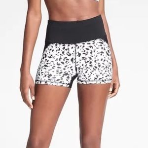 Athleta Printed Stealth Shortie L